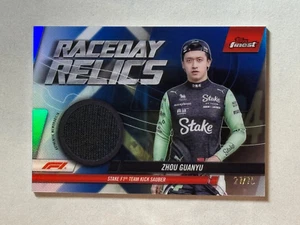 2024 Topps Finest Formula 1 F1 Raceday Relics Blue Zhou Guanyu /75 #RDR-ZHO (A) - Foto 1 di 2