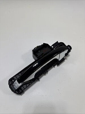 Manija de puerta exterior paso derecho trasero Infiniti QX30 2017-2019 usada OEM Foto 1 de 4