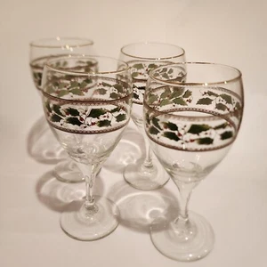 Juego de 4 copas de Navidad gafas con borde dorado con patrón de acebo. Hecho en EE. UU. - Imagen 1 de 5