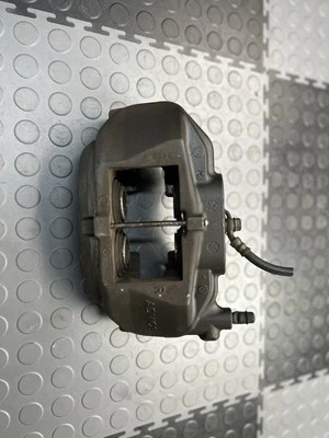 Pinzas de freno Lexus GS350 2013-2015 tracción trasera pasajero delantero derecho OEM Foto 1 de 4