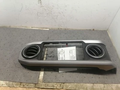 Moldura de ventilação painel rádio 2016-2023 TACOMA 1606527 - Imagem 1 de 4