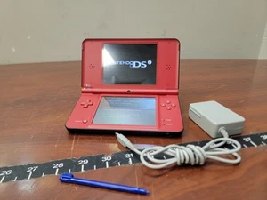 Nintendo DSi XL Super Mario Bros. Edición 25 Aniversario - Imagen 1 de 9