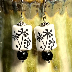 Silver Tone White & Black Dandelion Glass Beads Dangle Earrings. S732 - Picture 1 of 3
