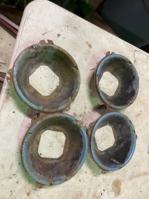  1970-71 Pontiac Lemans 车头灯杯 — 第 1/4 张图片