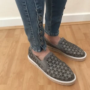 LA BOOTINE DAMEN SILBER ALLTAG FLACHE ESPADRILLES SCHUHE GRÖSSE 8 EU 41 - Bild 1 von 7
