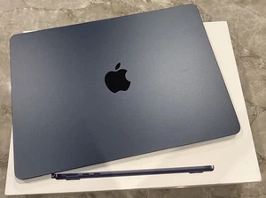Apple MacBook Air 13" (2024) - chip M3 - Midnight (512 GB SSD / 8 GB RAM) - Zdjęcie 1 z 7