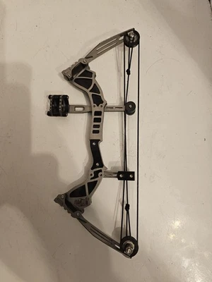 Mini arco compuesto 7,5" con flechas y puntas Foto 1 de 3