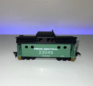 Bowser N5C HO Caboose Penn Central #23045 - Picture 1 of 5