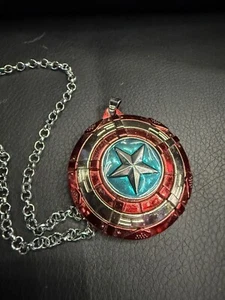 Collar Colgante Capitán América Escudo Vibranium Marvel Superhéroe - Plateado - Imagen 1 de 3