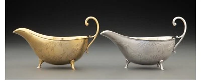 A141 Un par de barcos de salsa de plata dorada parcial Wai Kee, Hong Kong, siglo XX Foto 1 de 3