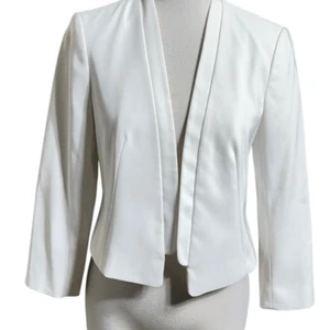 Ann Taylor Petites White Long Sleeve Cropped Blazer Shrug Jacket size 4P - Picture 1 of 3