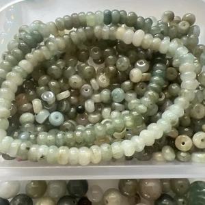 Lote de 55 cuentas planas de jadeíta natural de 5 mm accesorio para hágalo usted mismo cuentas sueltas de jade de Myanmar - Imagen 1 de 12