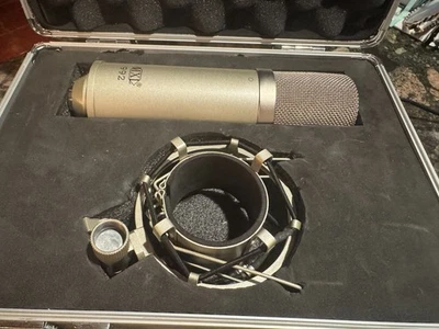 MXL 992 Large-Diaphragm Condenser Microphone With Case - Image 1 of 4