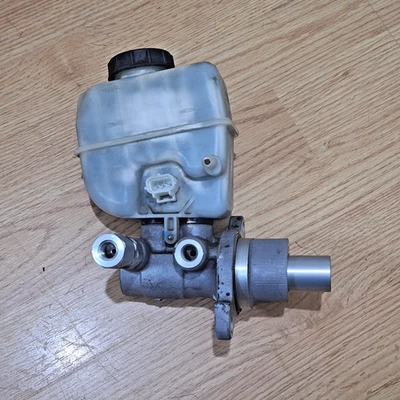 Ford Mustang 2009 cilindro maestro de frenos con depósito OEM Foto 1 de 4