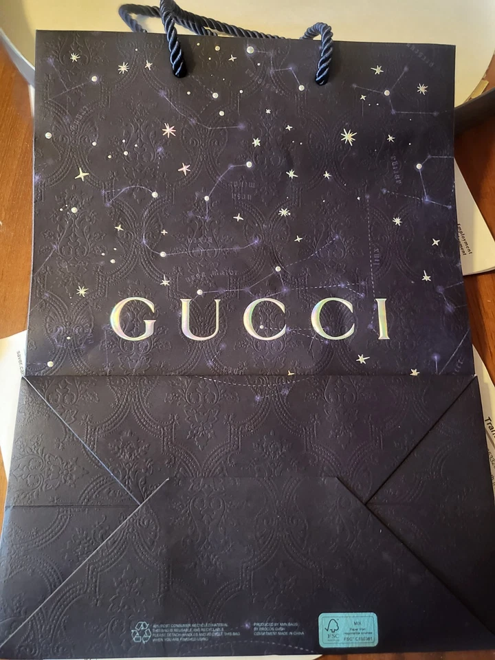 Bolsa de regalo de compras Gucci logotipo de diseñador embalaje papel negro tamaño mediano Foto 1 de 1