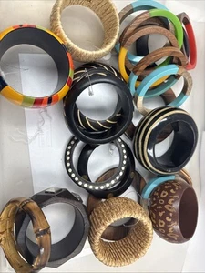 Beautiful Assorted Wood And Lucite Bangles / Bracelets Set Of 23 - Picture 1 of 3