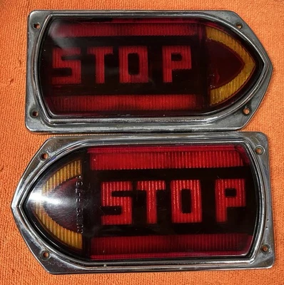 PAIR VinTagE GUIDE R-T5A Arrow Turn Signal STOP Light Fire Truck Bus GLASS LENS - Image 1 of 4