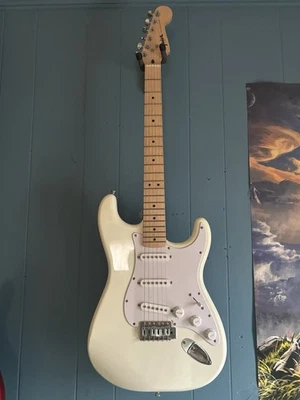 Fender Squier Affinity Stratocaster, Arce - Blanco Olímpico con Amplificador Frontman 10G Foto 1 de 2
