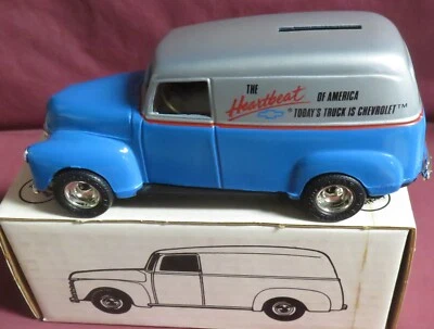 Chevrolet, el latido del corazón de América, 1/25 ERTL 1950 CHEVY PANEL CAMIÓN BANCO Foto 1 de 2