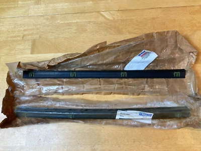 1963-91 Jeep Grand Wagoneer Door Weatherstrips Front LH Inner Outer J5761982 (5) - Image 1 of 4