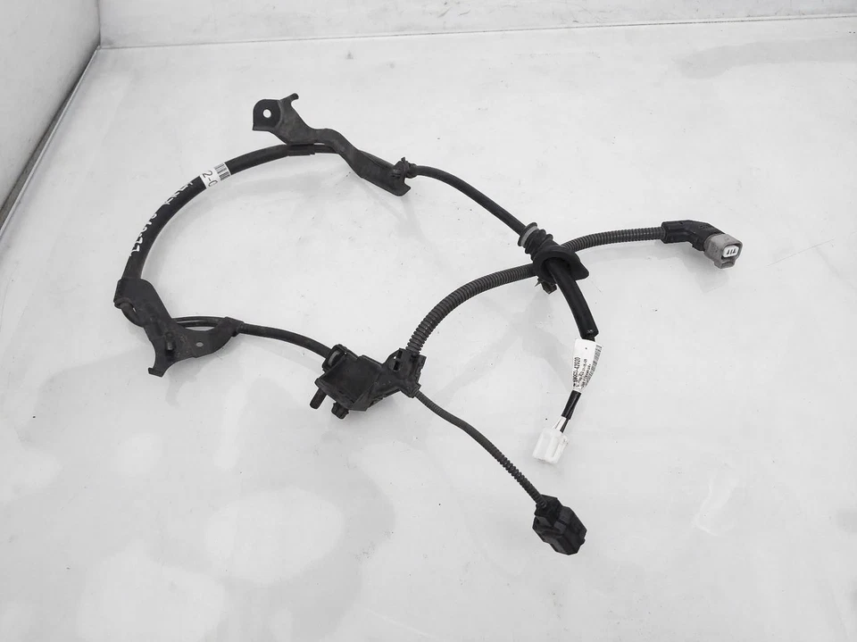 Sensor antifreno ABS rueda trasera izquierda Toyota Venza 2021 890C0-42020 Foto 1 de 4