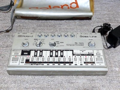 Roland TB-303 Analog Synthesizer - Bild 1 von 4
