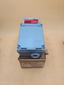 Hubbell SE2730A 30 Amp 480VAC 5HP Twist Lock Switched Encloser - Bild 1 von 8