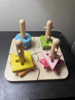 Rompecabezas de clavijas creativas de madera Hape para niños pequeños Foto 1 de 2