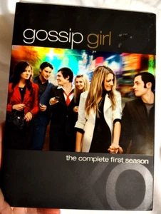 Gossip Girl DVD 1st Season 1 Region 1 US / Canada 1024 min 5 Discs - Picture 1 of 3