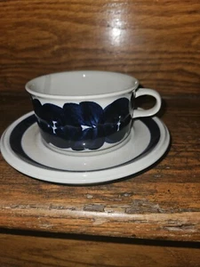 Arabia Finland Blue Anemone breite Tee Kaffeetasse und Untertasse - Bild 1 von 4