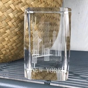 Paperweight Laser Cut Etched Glass Cube New York Twin Towers Statue Of Liberty - Picture 1 of 8