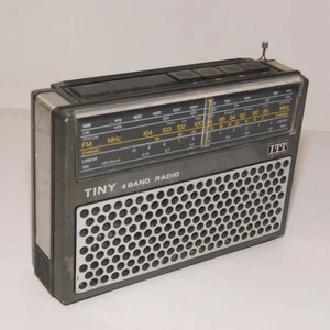 Vintage 4 Band Radio ITT Tiny Transistor Radio c 1970 - Foto 1 di 13