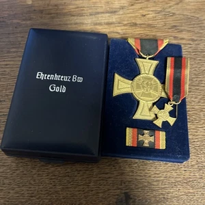Orden Ehrenkreuz der Bundeswehr in Gold mit Etui und Bandspange und Mini BW371 - Bild 1 von 5