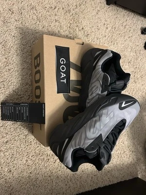 Adidas Yeezy Boost 700 MNVN 'Geode' Gris Talla 5 y 1/2 Foto 1 de 4