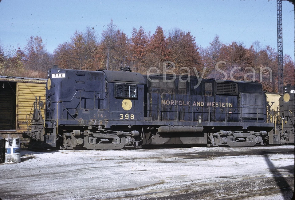 Diapositiva original - N&W RS11 398 Akron OH en 1974 Norfolk & Western Railway Foto 1 de 1