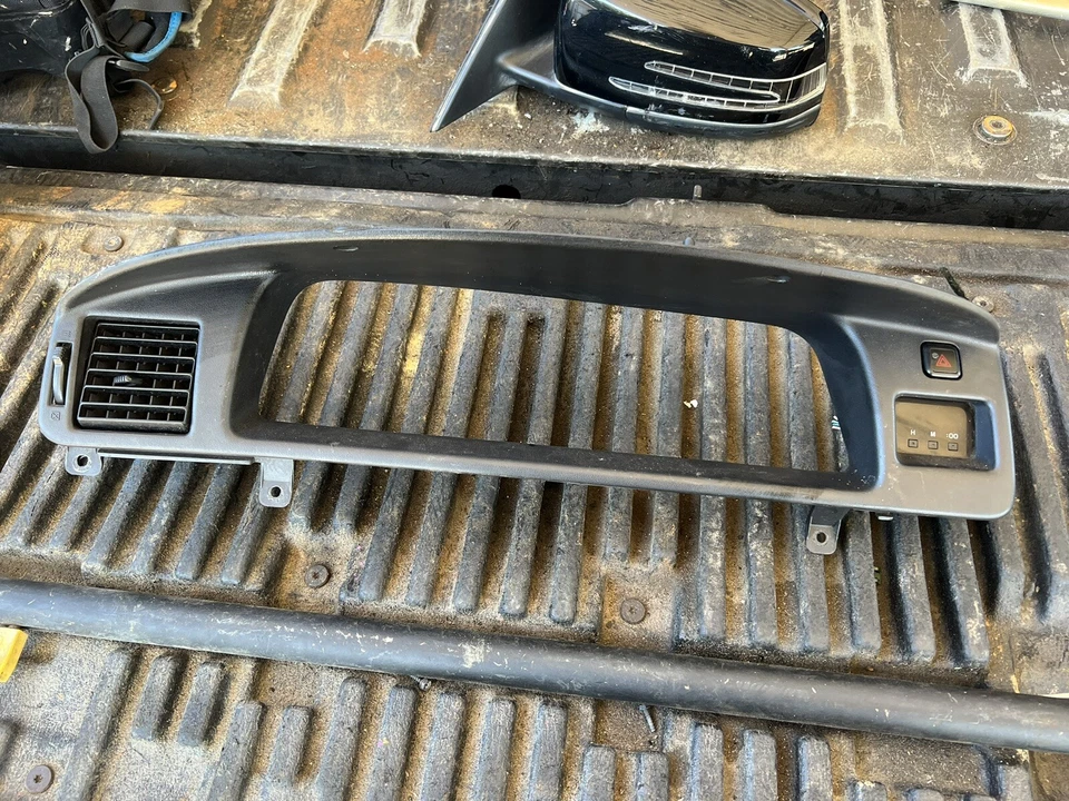 Bisel velocímetro con reloj y peligro OEM Toyota T100 1997 Foto 1 de 3