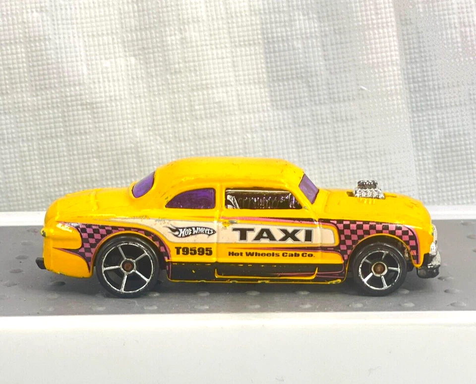 Hot Wheels HW City Works Shoe Box Yellow Die Cast - Image 1 of 4