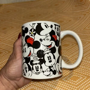Minnie Mouse Kaffeebecher mit mehreren Gesichtern - Bild 1 von 12