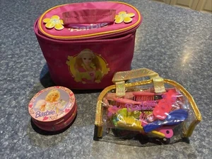 Vintage Barbie Make Up/Carry Case Cosmetic Bag Various Contents -Clothes & Shoes - Picture 1 of 24