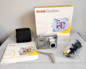 Kodak Easy Share C743 Digital Camera & Accessories for Parts/Repair NOT WORKING - Picture 1 of 8