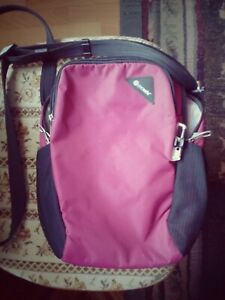 Pacsafe Anti-Theft Portable Safe Bag Torba na ramię