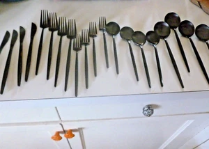 Black Stainless Steel Flatware Set - 20 Piece Cutlery Set for 4, Dishwasher Safe - Picture 1 of 3