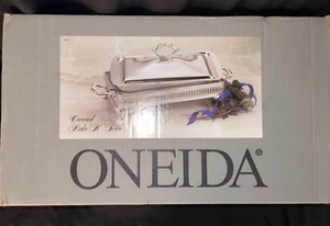 New Oneida Silverplate Covered Bake N Serve with 2 Qt. Ovenware Glass Liner NIB - Picture 1 of 4