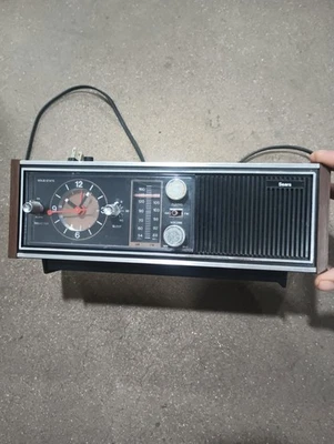 Reloj Radio Alarma AM/FM Electrónico Vintage Sears 714.23680500 Foto 1 de 4