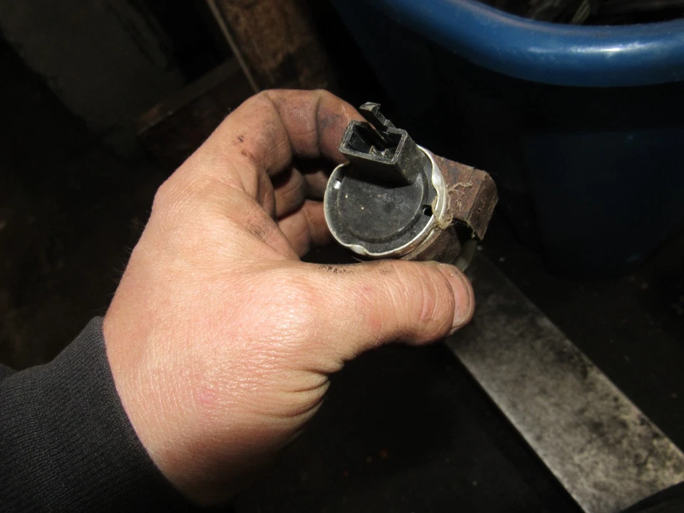 1983 honda cb650 sc nighthawk flasher relay - Image 1 of 1