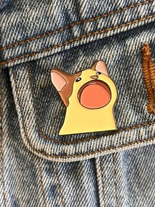 Funny Meme Cat With Large Open Mouth Enamel Pin - Excellent Condition - Picture 1 of 3