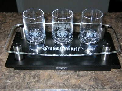 Bandeja acrílica Grand Marnier Licor Cocktail Flight con 3 vasos de chupito Foto 1 de 4