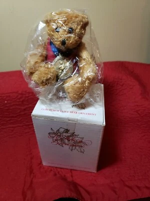 Avon Holiday Treasures Sagamore Hill Oso Conmemorativo Adorno de Navidad 2002 Foto 1 de 4