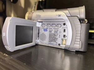700X JVC GR-D70U Mini DV SD Digital Video Camera - Picture 1 of 4