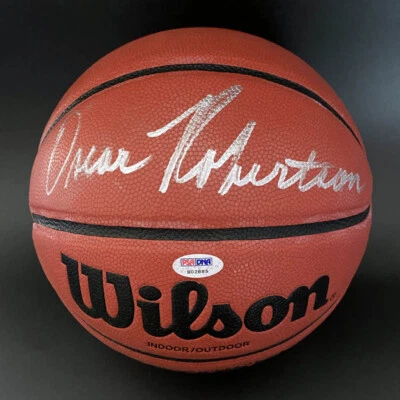 Oscar Robertson Firmado I/S Wilson NCAA Baloncesto Bearcats PSA/ADN AUTOGRAFIADO Foto 1 de 3